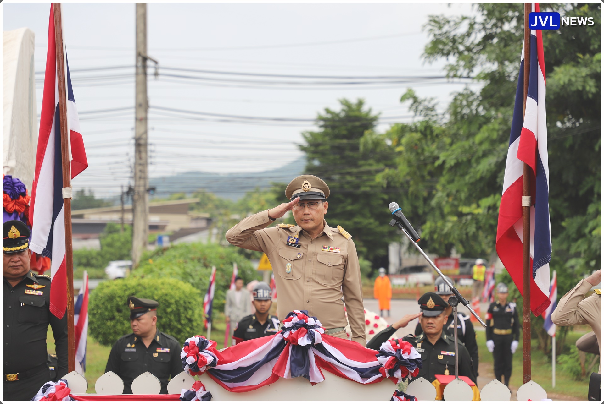 แพทย์หญิงจุฬาพันธุ์ เหมกูล ผู้อำนวยการโรงพยาบาลจิตเวชเลยราชนครินทร์ เข้าร่วมพิธีเจริญพระพุทธมนต์และพิธีวางพวงมาลาสดุดีวีรชน หน่วยผสม พลเรือน ตำรวจ ทหาร 1718